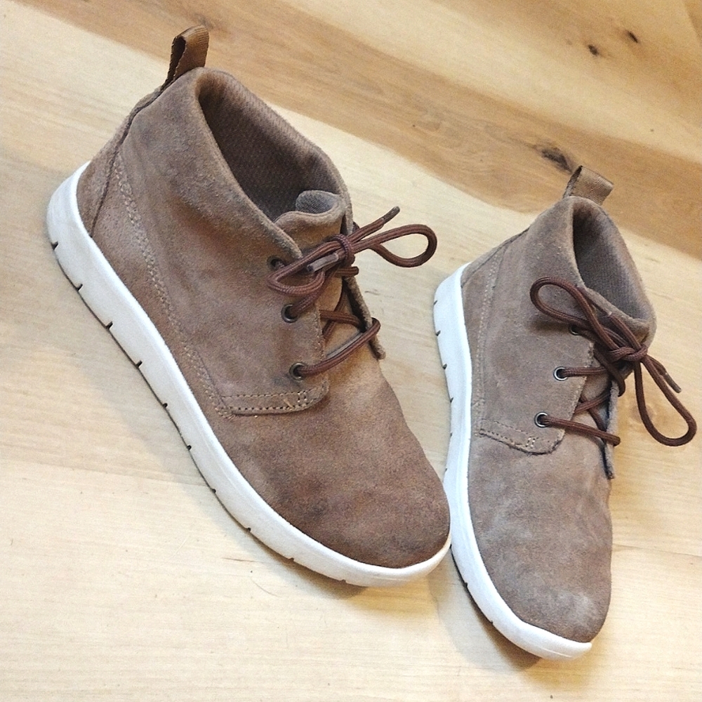 Ugg treadlite chuka boys boot